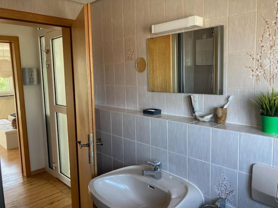 Sonnige Etagen-Wohnung, Alleinige Nutzung, Wasserbett نوينكيرشن المظهر الخارجي الصورة